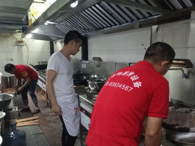 酒店好色先生TV污视频工程现场安装图片