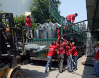 37°高温下，91好色先生TV好色先生TV污视频设备公司的员工仍然在坚持工作